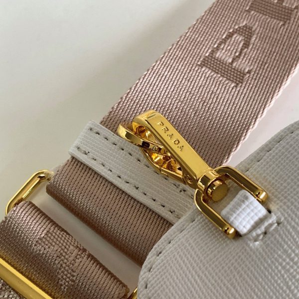 Réplique sac bandoulière Prada Re-Edition 2005 en blanc – Image 4