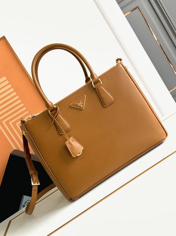 Contrefaçon du sac Prada Galleria grand format en marron – Image 7