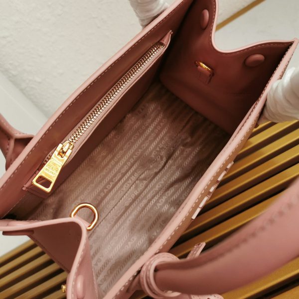 Réplique du sac Prada Monochrome petit format en rose – Image 7