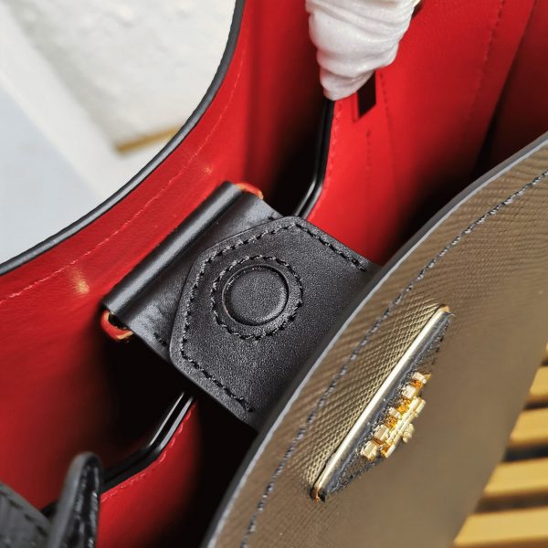 Réplique panier Prada moyen modèle en noir – Image 5