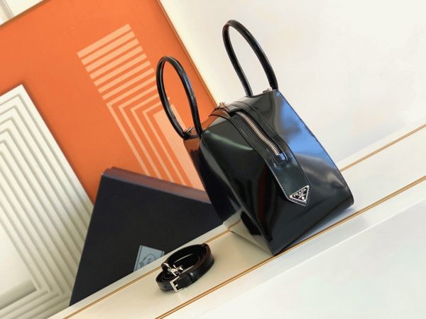 Réplique sac Prada Supernova petit modèle à poignée en cuir noir brossé – Image 8