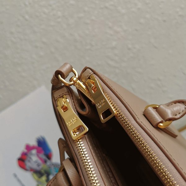 Réplique du sac Prada Galleria moyen format en beige – Image 4