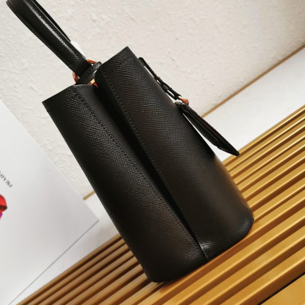 Réplique panier Prada moyen modèle en noir – Image 4