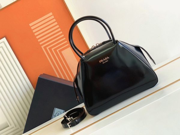 Réplique sac Prada Supernova petit modèle à poignée en cuir noir brossé – Image 7