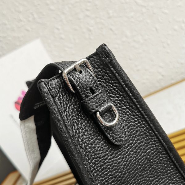 Meilleure réplique sac Prada Hobo en noir – Image 8