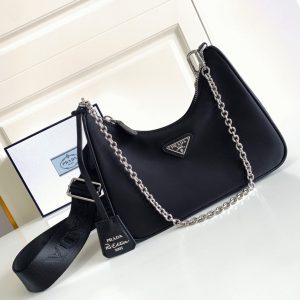 Faux sac bandoulière Prada Re-Edition en noir