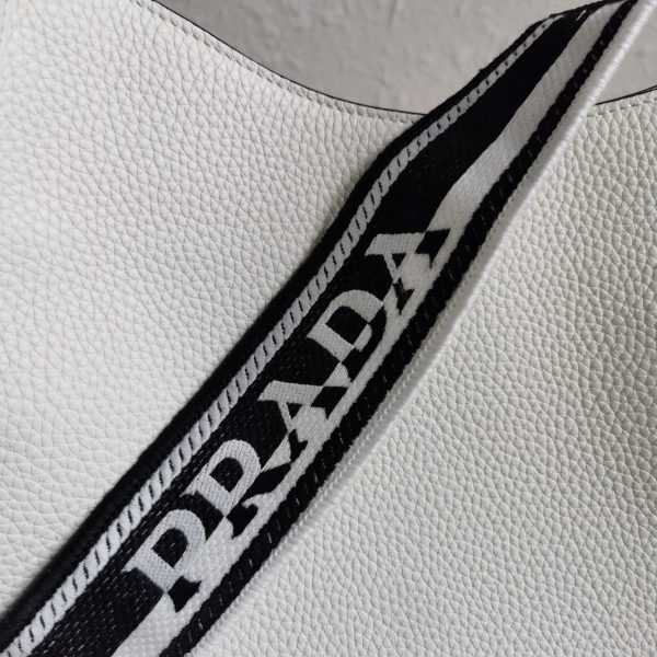 Contrefaçon sac Prada Hobo en blanc – Image 9