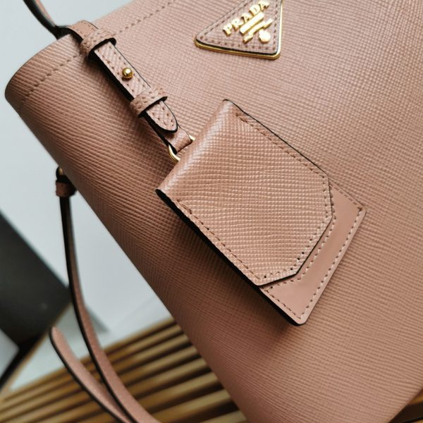 Contrefaçon panier Prada moyen modèle en rose poudré – Image 9