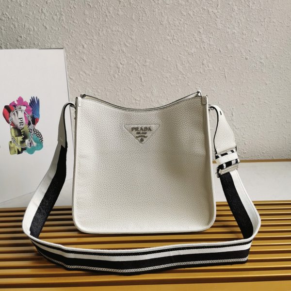 Contrefaçon sac Prada Hobo en blanc – Image 2
