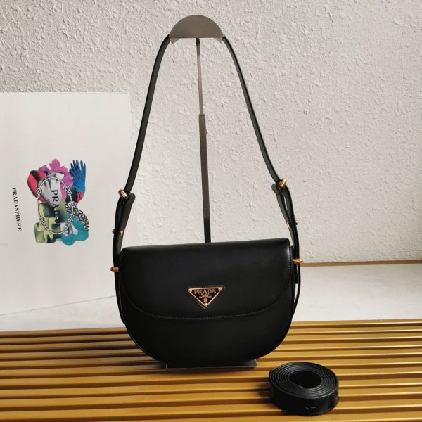 Fausse version du sac Prada Arqué avec rabat en noir – Image 8