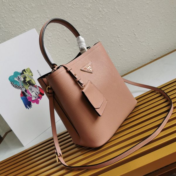 Contrefaçon panier Prada moyen modèle en rose poudré – Image 8