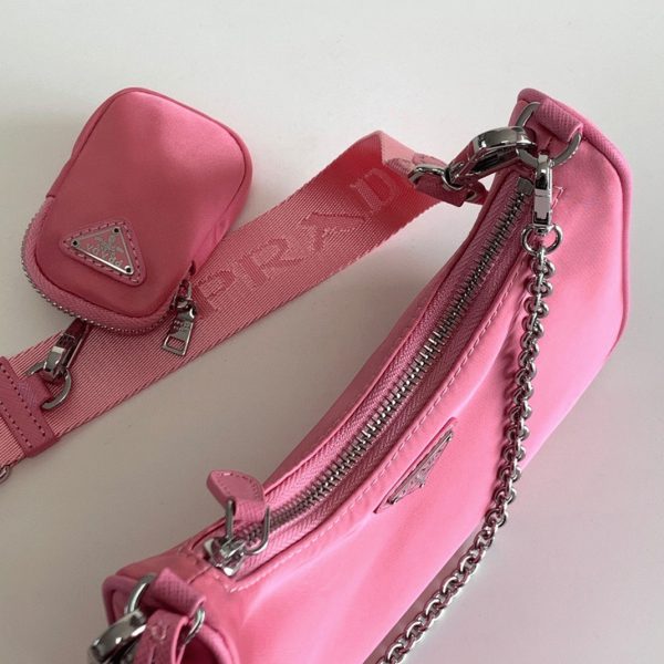 Contrefaçon sac bandoulière Prada Re-Edition en rose – Image 8