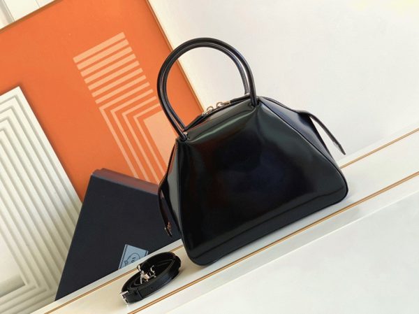 Réplique sac Prada Supernova petit modèle à poignée en cuir noir brossé – Image 3