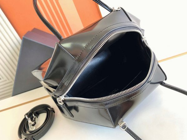 Réplique sac Prada Supernova petit modèle à poignée en cuir noir brossé – Image 2
