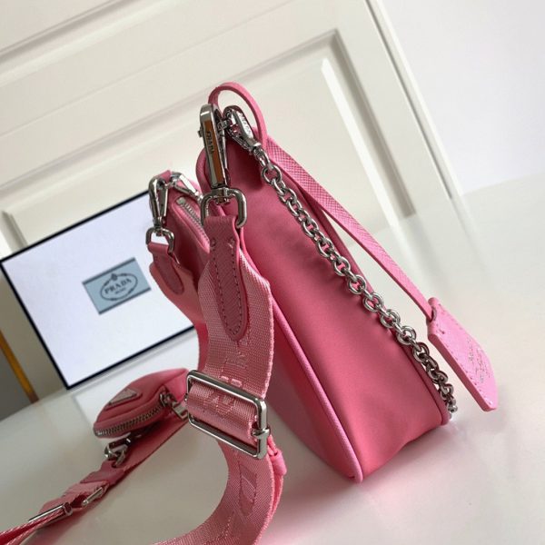 Contrefaçon sac bandoulière Prada Re-Edition en rose – Image 6