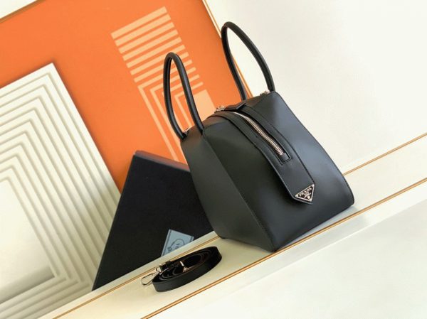 Faux sac Prada Supernova petit modèle à poignée en cuir noir – Image 10
