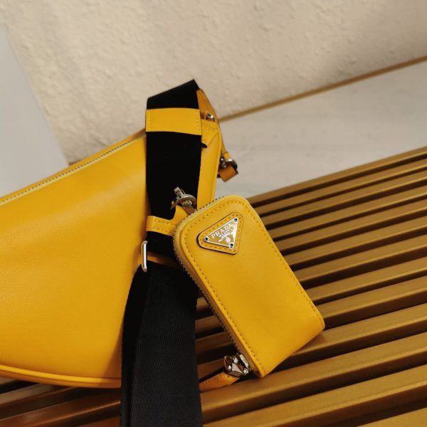 Réplique sac bandoulière Prada Triangle en jaune – Image 7