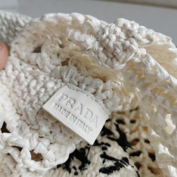 Meilleure réplique petit cabas Prada en raphia tressé blanc – Image 5