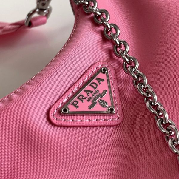 Contrefaçon sac bandoulière Prada Re-Edition en rose – Image 5