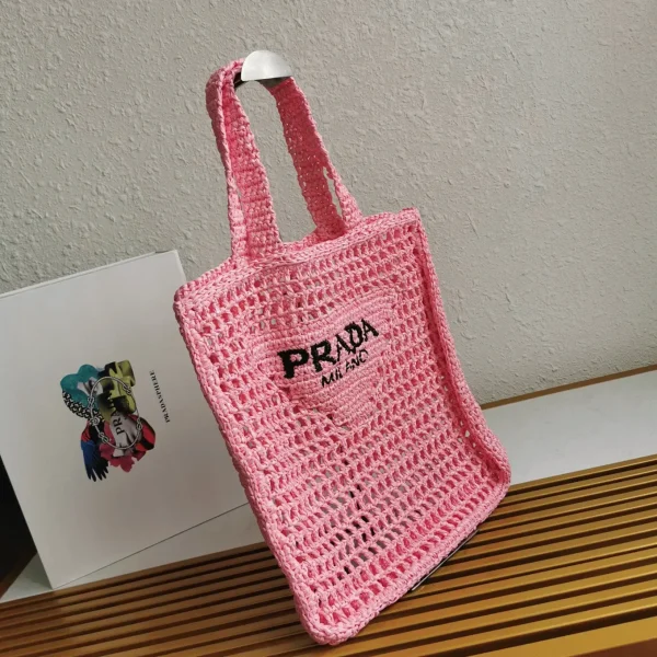 Imitation petit cabas Prada en raphia tressé rose – Image 2