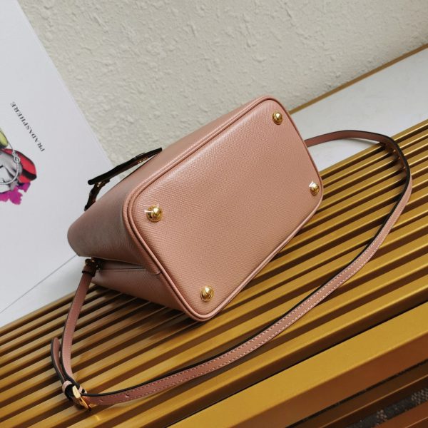 Contrefaçon panier Prada moyen modèle en rose poudré – Image 5