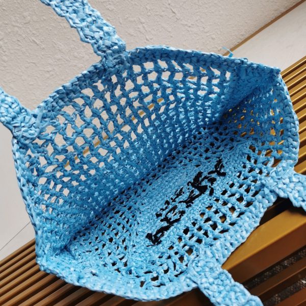 Contrefaçon petit cabas Prada en raphia tressé bleu – Image 7
