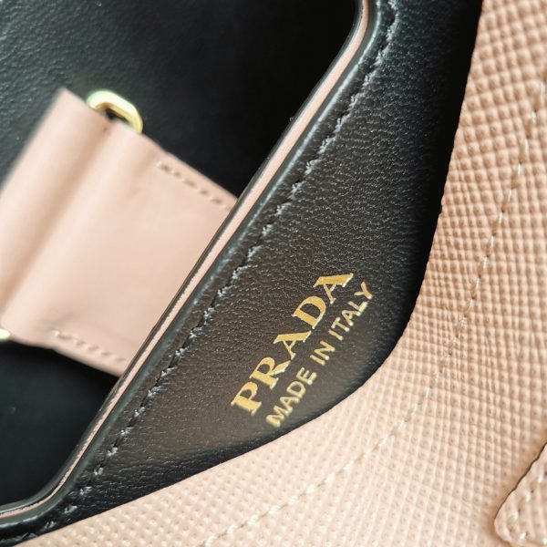 Contrefaçon panier Prada moyen modèle en rose poudré – Image 3