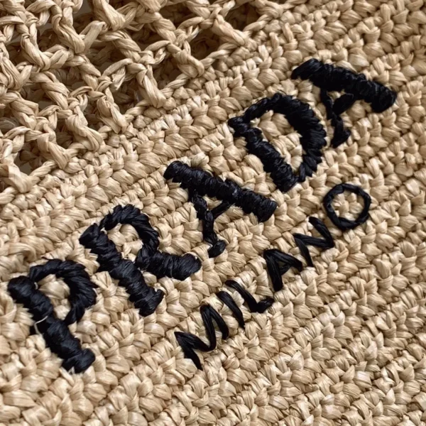 Faux petit cabas Prada en raphia tressé beige – Image 6