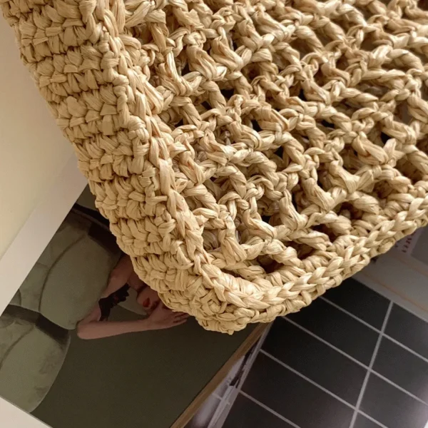 Faux petit cabas Prada en raphia tressé beige – Image 3