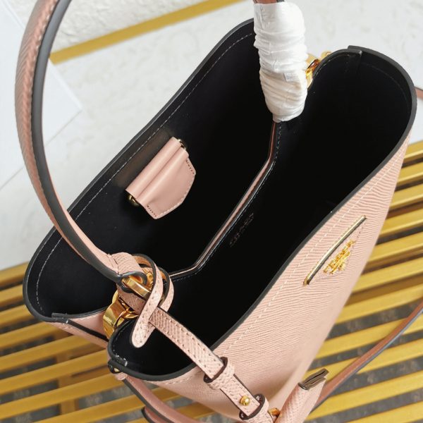 Contrefaçon panier Prada moyen modèle en rose poudré – Image 2
