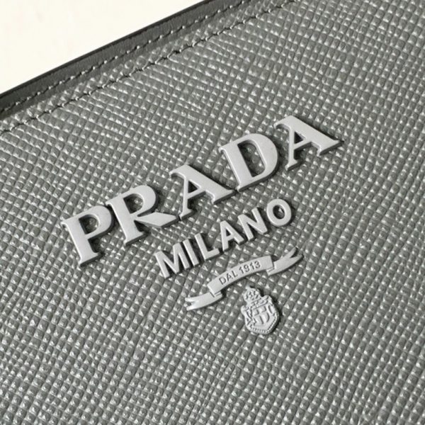 Faux sac Prada Monochrome petit modèle en gris – Image 9