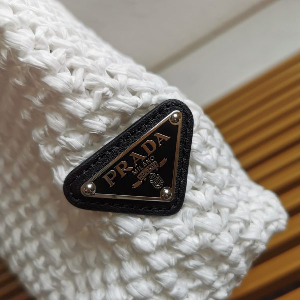 Faux petit cabas Prada en fil effet raphia blanc (crochet) – Image 6