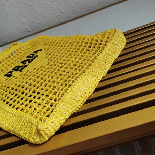 Réplique petit cabas Prada en raphia tressé jaune – Image 10