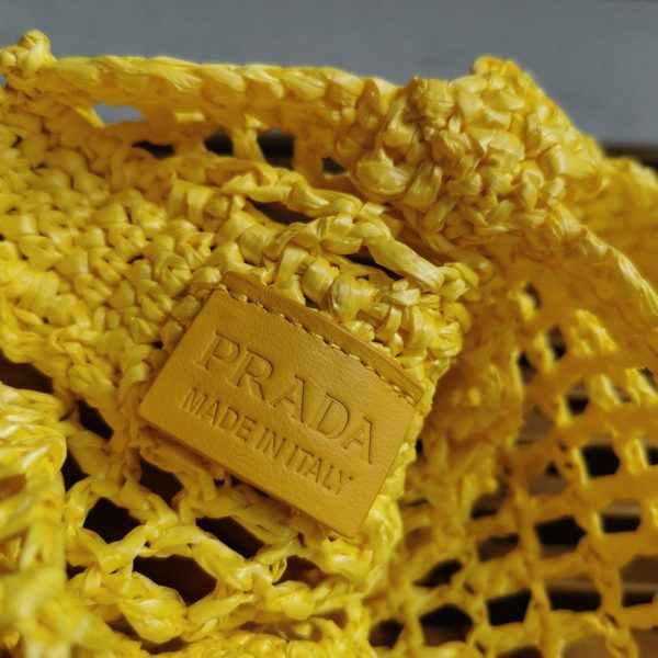 Réplique petit cabas Prada en raphia tressé jaune – Image 9