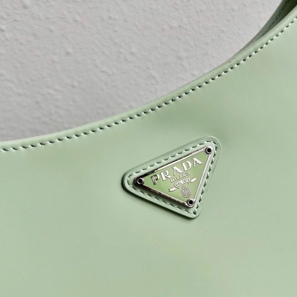 Contrefaçon sac Prada Cleo petit modèle en aqua – Image 2