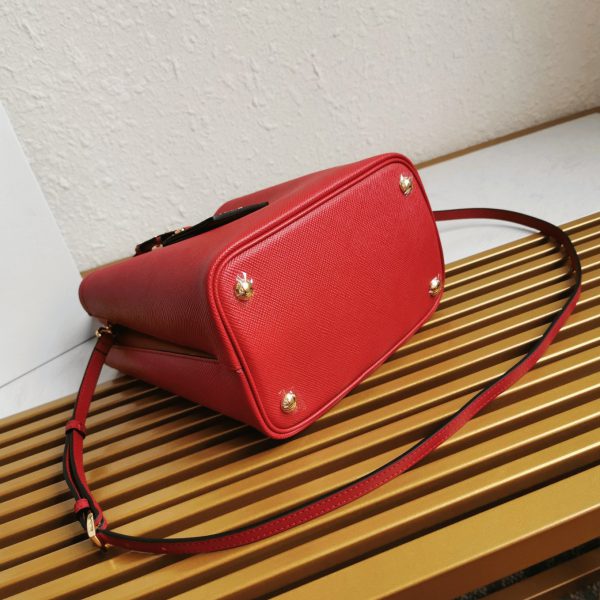 Faux panier Prada moyen modèle en rouge – Image 8