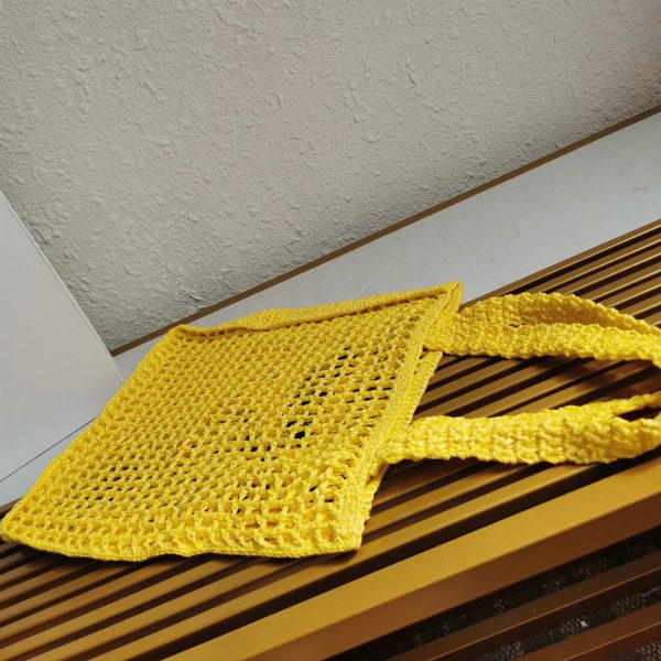 Réplique petit cabas Prada en raphia tressé jaune – Image 4