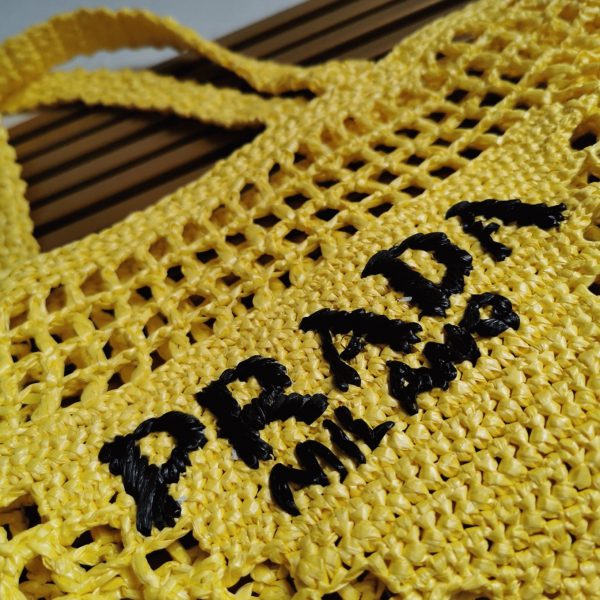 Réplique petit cabas Prada en raphia tressé jaune – Image 2