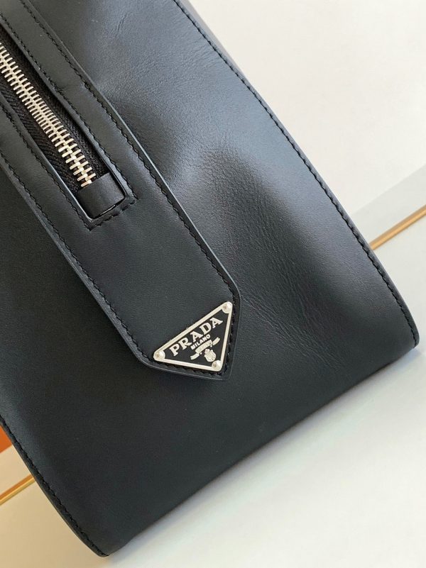 Faux sac Prada Supernova petit modèle à poignée en cuir noir – Image 2