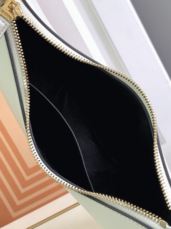 Contrefaçon du sac Prada Arqué format épaule en blanc – Image 6