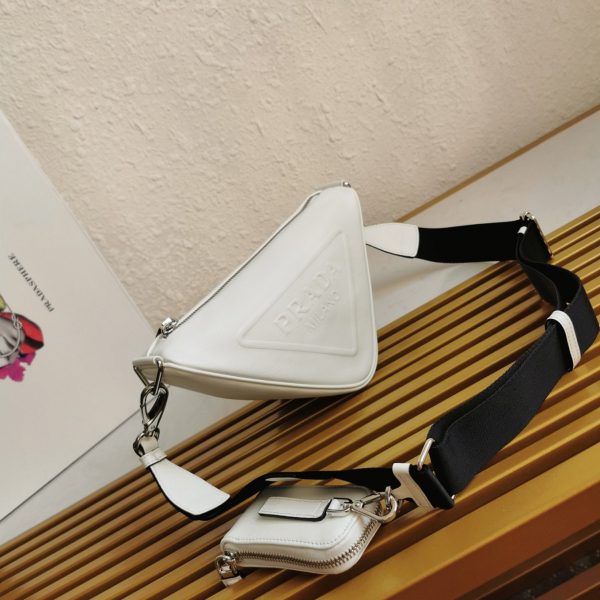 Faux sac bandoulière Prada Triangle en blanc – Image 6