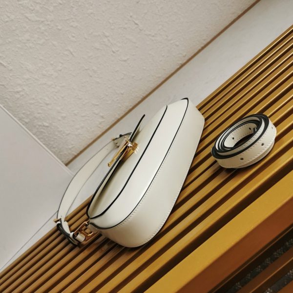 Contrefaçon sac bandoulière Prada en blanc – Image 7