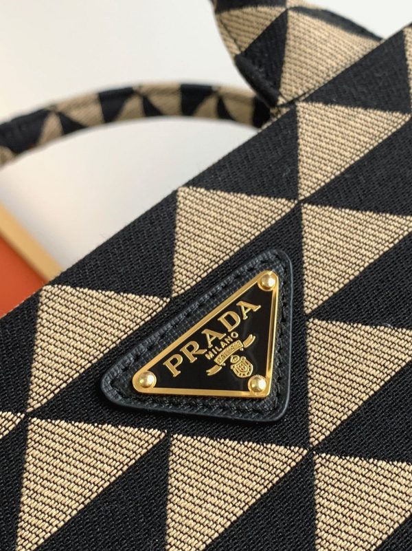 Contrefaçon grand sac Prada Symbole en tissu jacquard noir/beige – Image 7