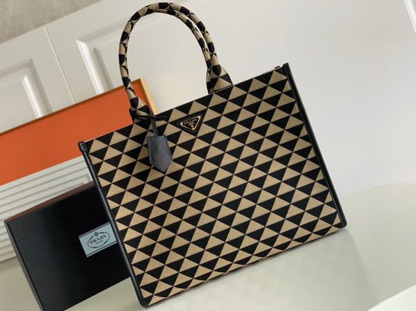 Contrefaçon grand sac Prada Symbole en tissu jacquard noir/beige – Image 5