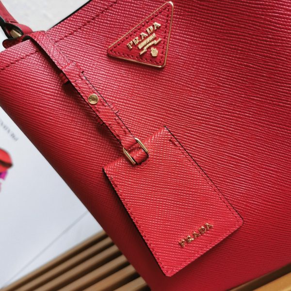 Faux panier Prada moyen modèle en rouge – Image 5
