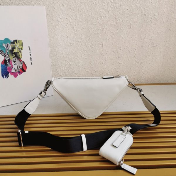 Faux sac bandoulière Prada Triangle en blanc – Image 5