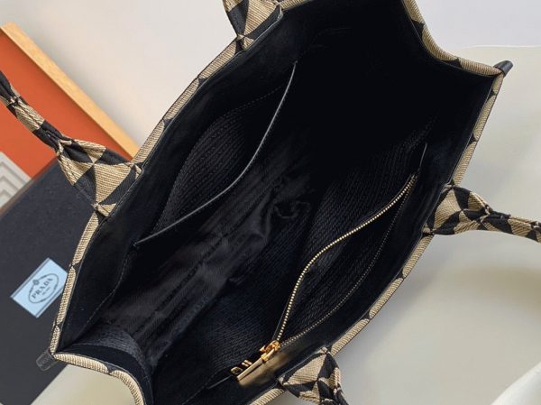Contrefaçon grand sac Prada Symbole en tissu jacquard noir/beige – Image 2