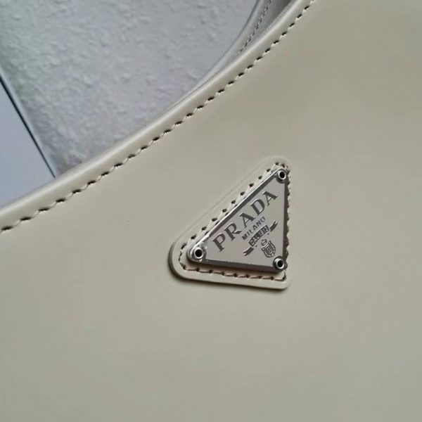 Réplique sac Prada Cleo grand modèle en beige – Image 5