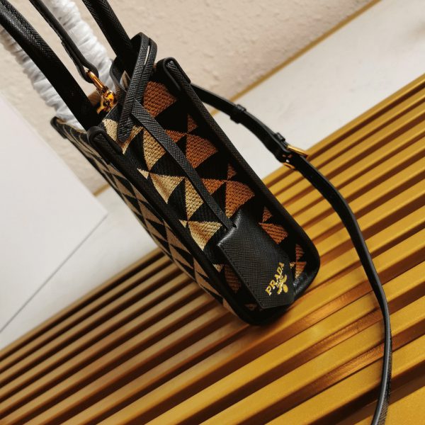 Faux micro sac Prada Symbole en tissu jacquard noir/beige – Image 9