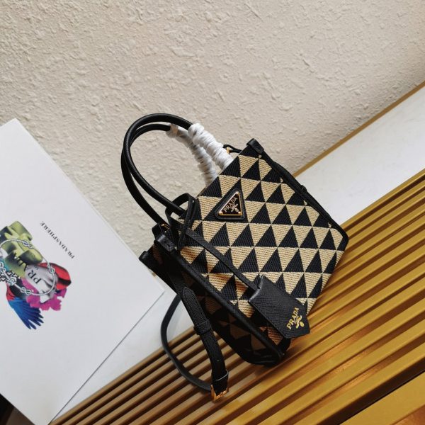 Faux micro sac Prada Symbole en tissu jacquard noir/beige – Image 6